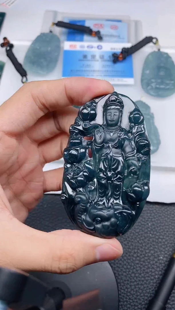 颈饰未镶嵌翡翠