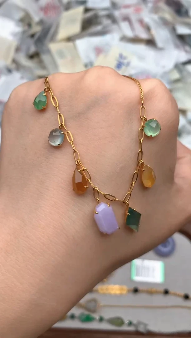 18K金镶嵌挂件翡翠一