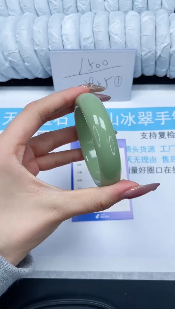 【闪购商品】石英质玉手镯未镶嵌52-55.7