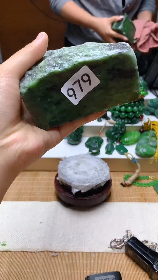 未镶嵌和田玉（碧玉）珠宝半成品1
