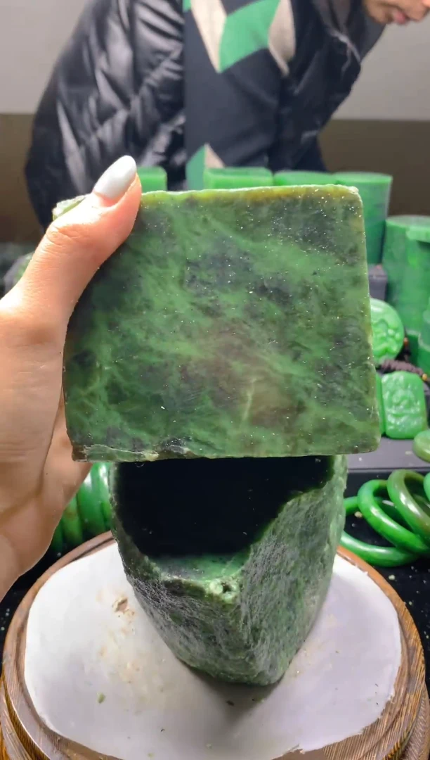 未镶嵌和田玉（碧玉）珠宝半成品1