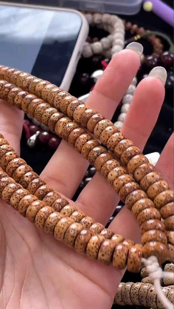 吊坠星月菩提精工级浅珀药片10*5长串（B）