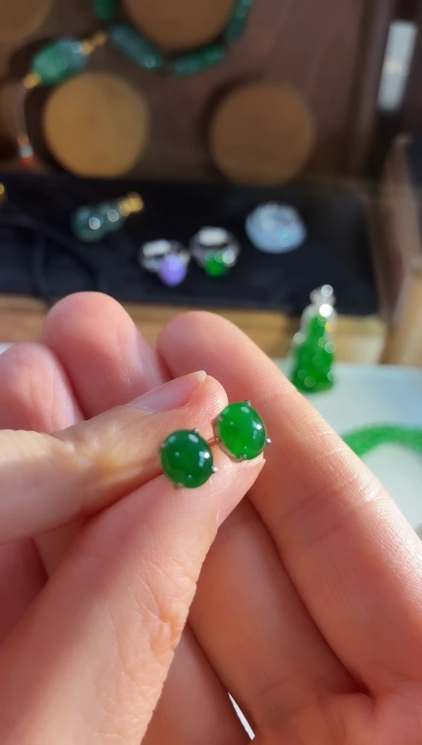 18K金镶嵌翡翠耳饰耳饰