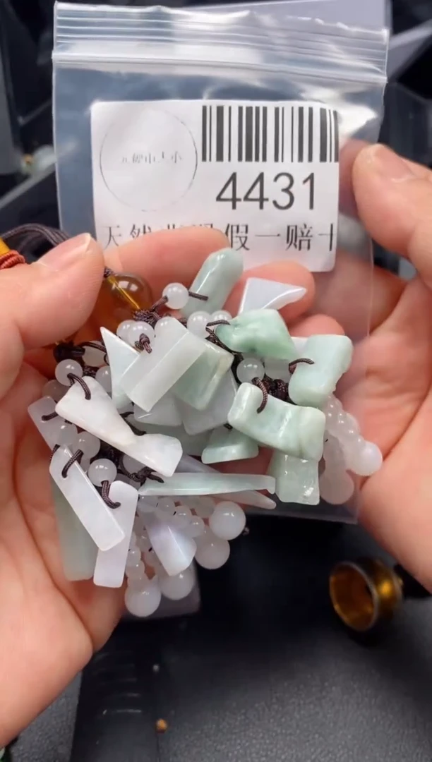 翡翠未镶嵌吊坠(不含链)4431