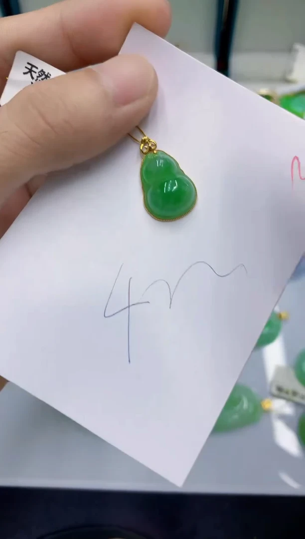 翡翠18K金镶嵌颈饰1111111