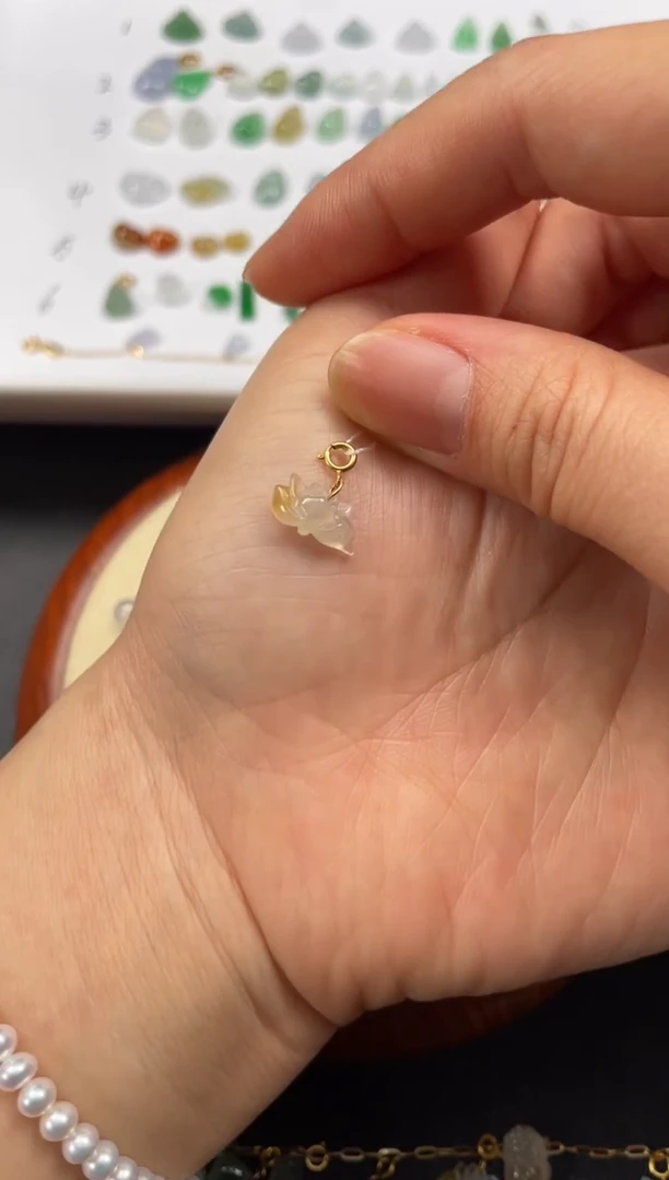 吊坠(不含链)18K金镶嵌翡翠一个JK709