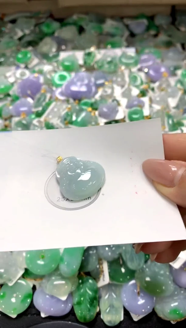 颈饰18K金镶嵌翡翠1111111111111111