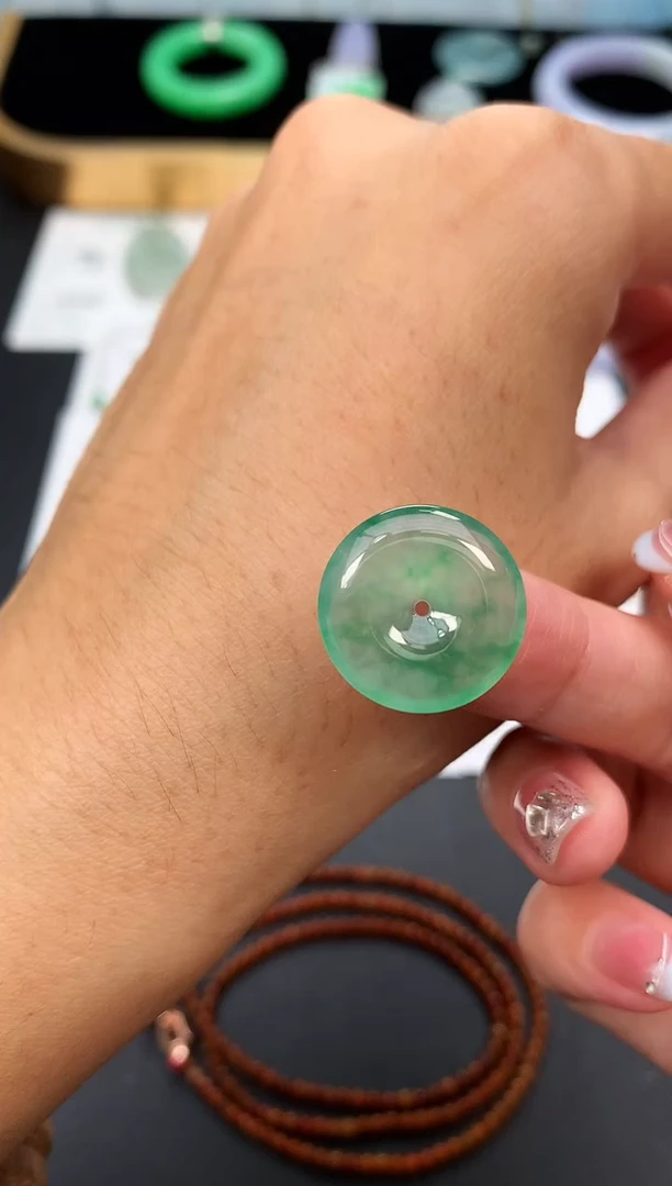 未镶嵌定制翡翠48小时鉴赏期 退货不扣服务费