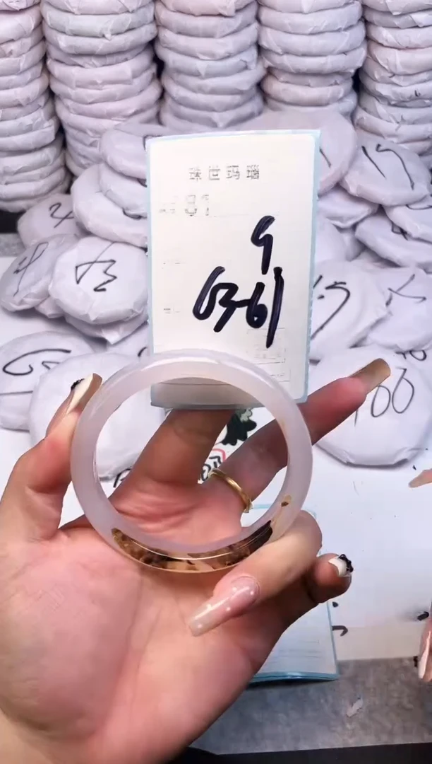 手镯玛瑙/玉髓未镶嵌81