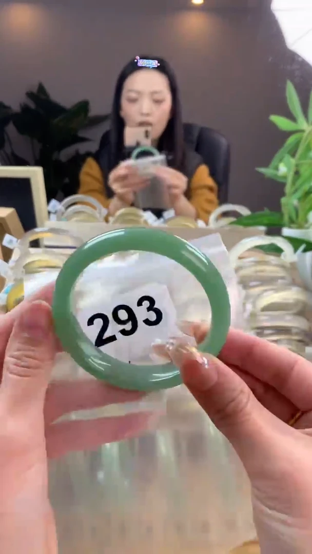 【闪购商品】石英质玉手镯未镶嵌293