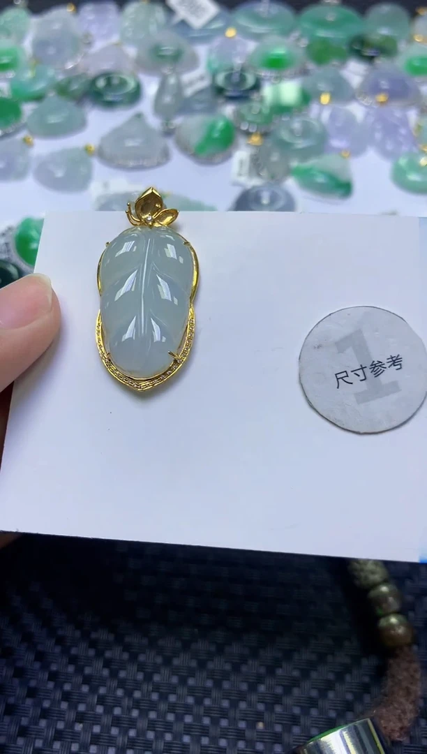 翡翠18K金镶嵌颈饰天然缅甸A货翡翠