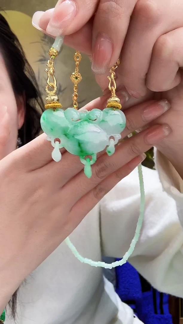 颈饰未镶嵌翡翠吊坠