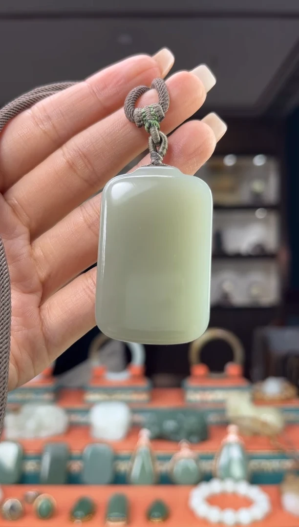 颈饰未镶嵌和田玉佩佩