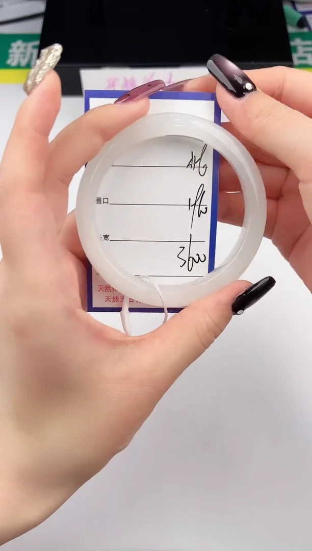 未镶嵌手镯和田玉56颜色微差无瑕疵