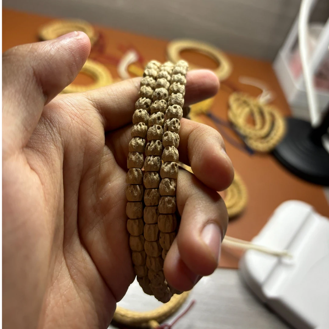 方块直筒多棱顺纹带坑柏香籽脖挂