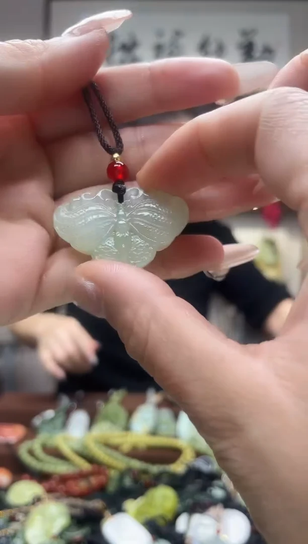 未镶嵌岫玉吊坠`