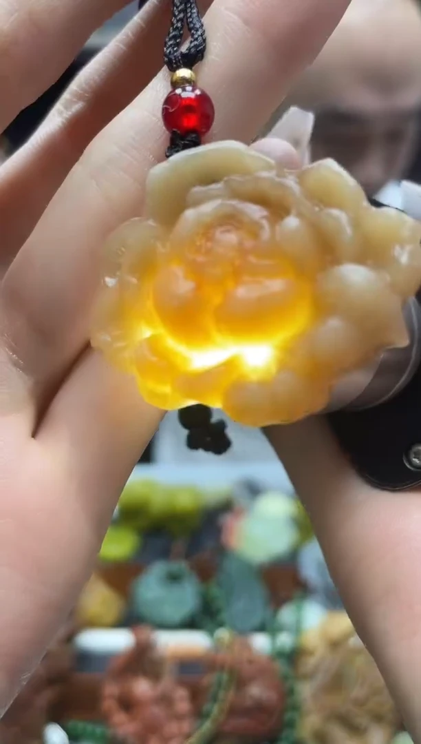 岫玉未镶嵌吊坠·