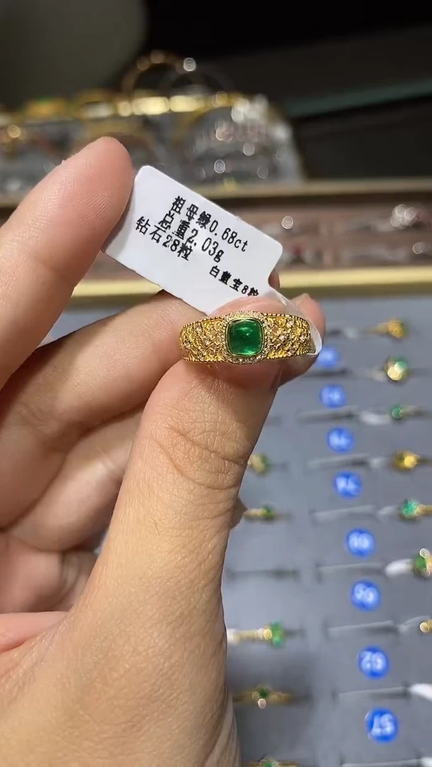 18K金镶嵌戒指祖母绿1