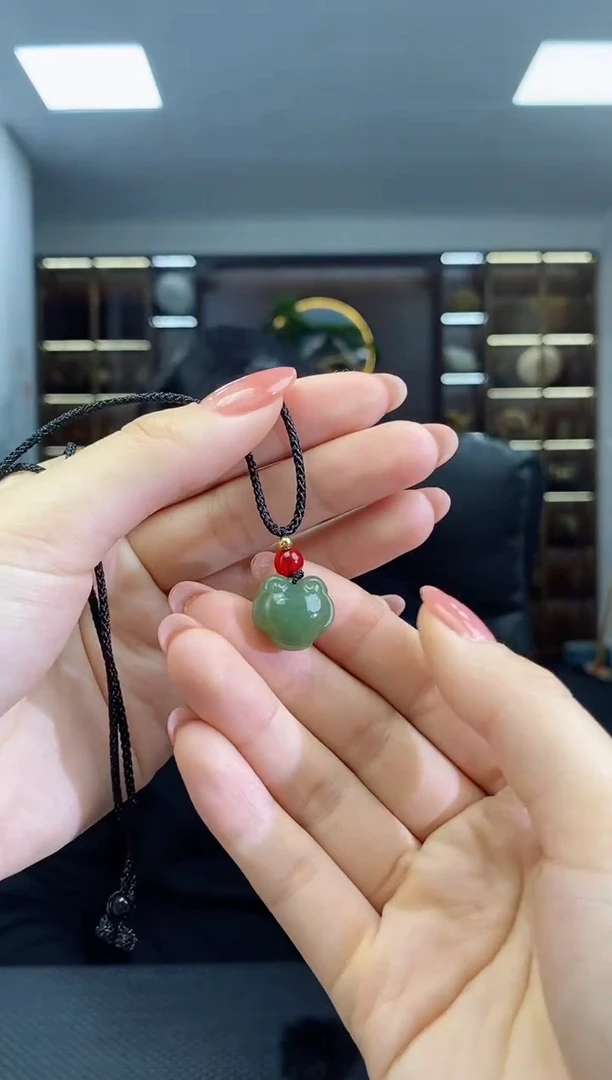 【闪购商品】和田玉颈饰未镶嵌锁清货1