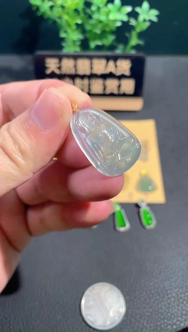 颈饰18K金镶嵌翡翠翡翠