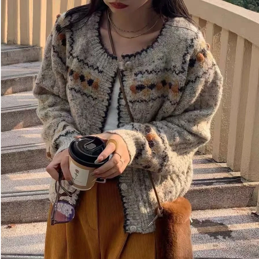 哥弟阿玛施正女款秋季短款百搭显瘦上衣毛针织衫学院风圆领开衫款