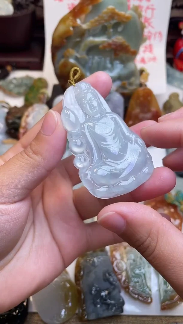 颈饰未镶嵌翡翠观音