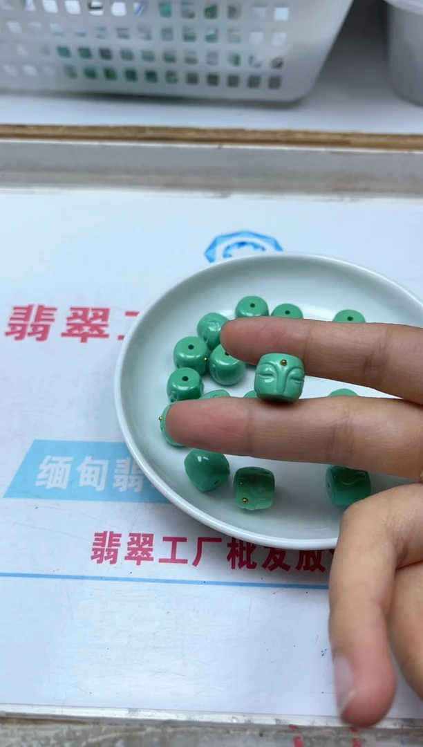 手饰玛瑙未镶嵌A1019绿 淞 大佛头1个15元