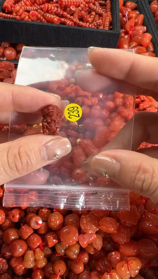 【闪购商品】南红玛瑙颈饰未镶嵌1