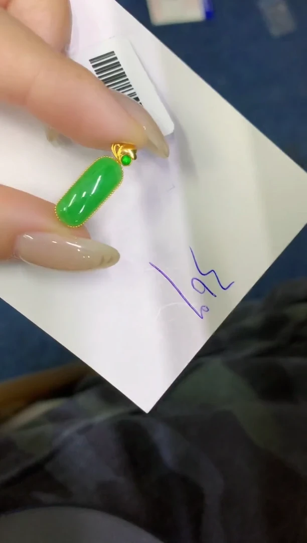 翡翠18K金镶嵌颈饰缅甸天然翡翠A货