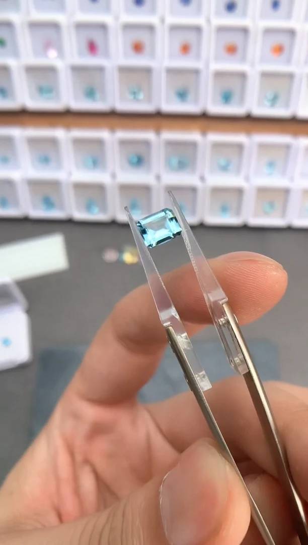 未镶嵌裸石定制海蓝宝石1.36ct 圣玛 03100
