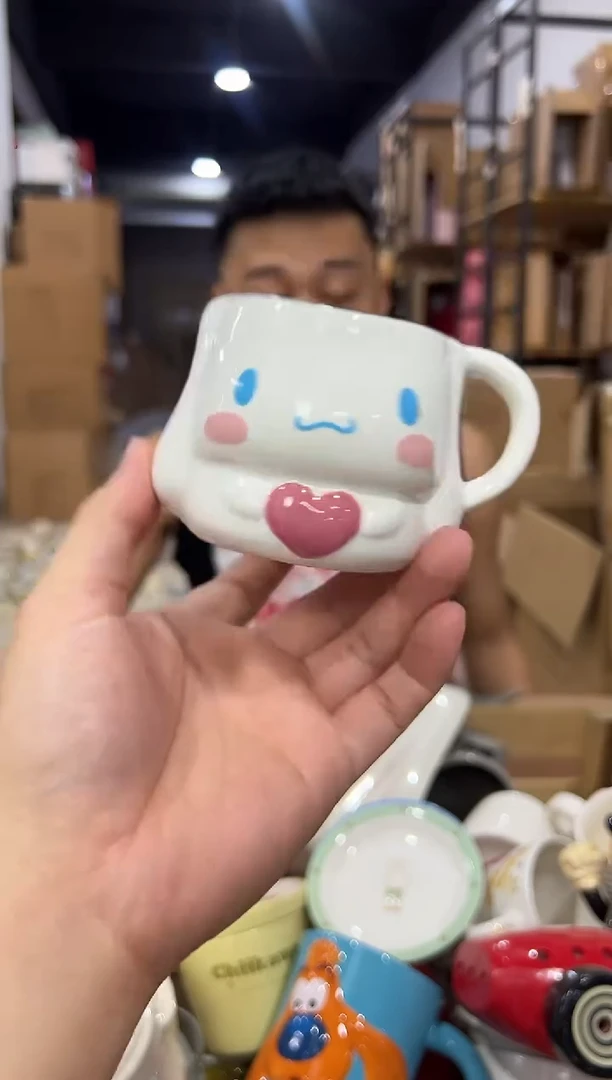 瓷片玉桂狗抱爱心一口杯 微瑕