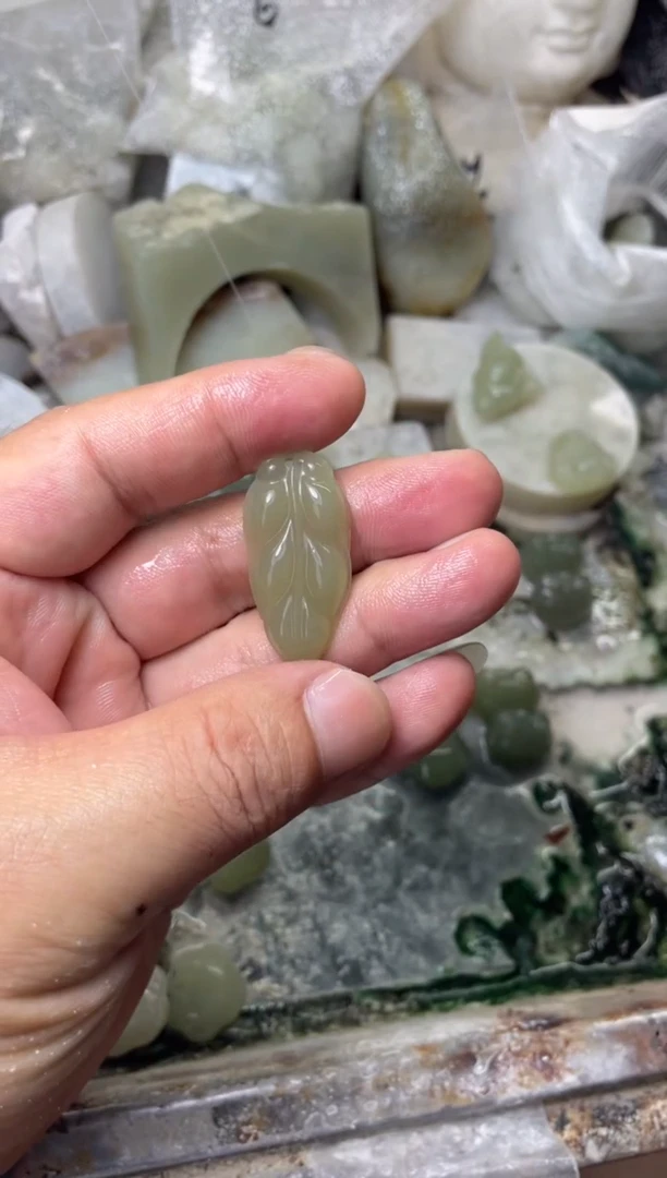 和田玉未镶嵌颈饰1