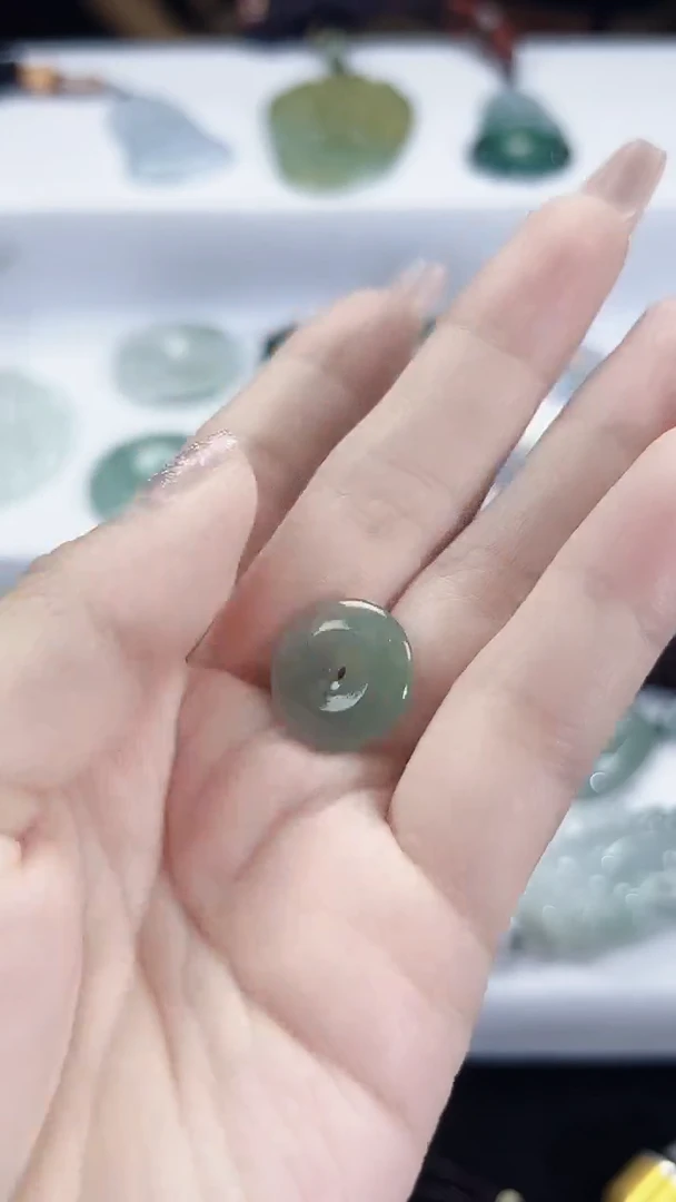 颈饰未镶嵌翡翠天然缅A翡翠吊坠