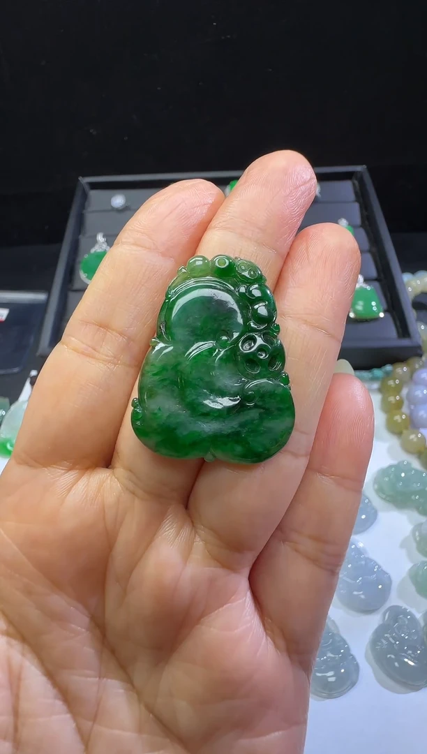 【闪购商品】翡翠吊坠(不含链)未镶嵌如意