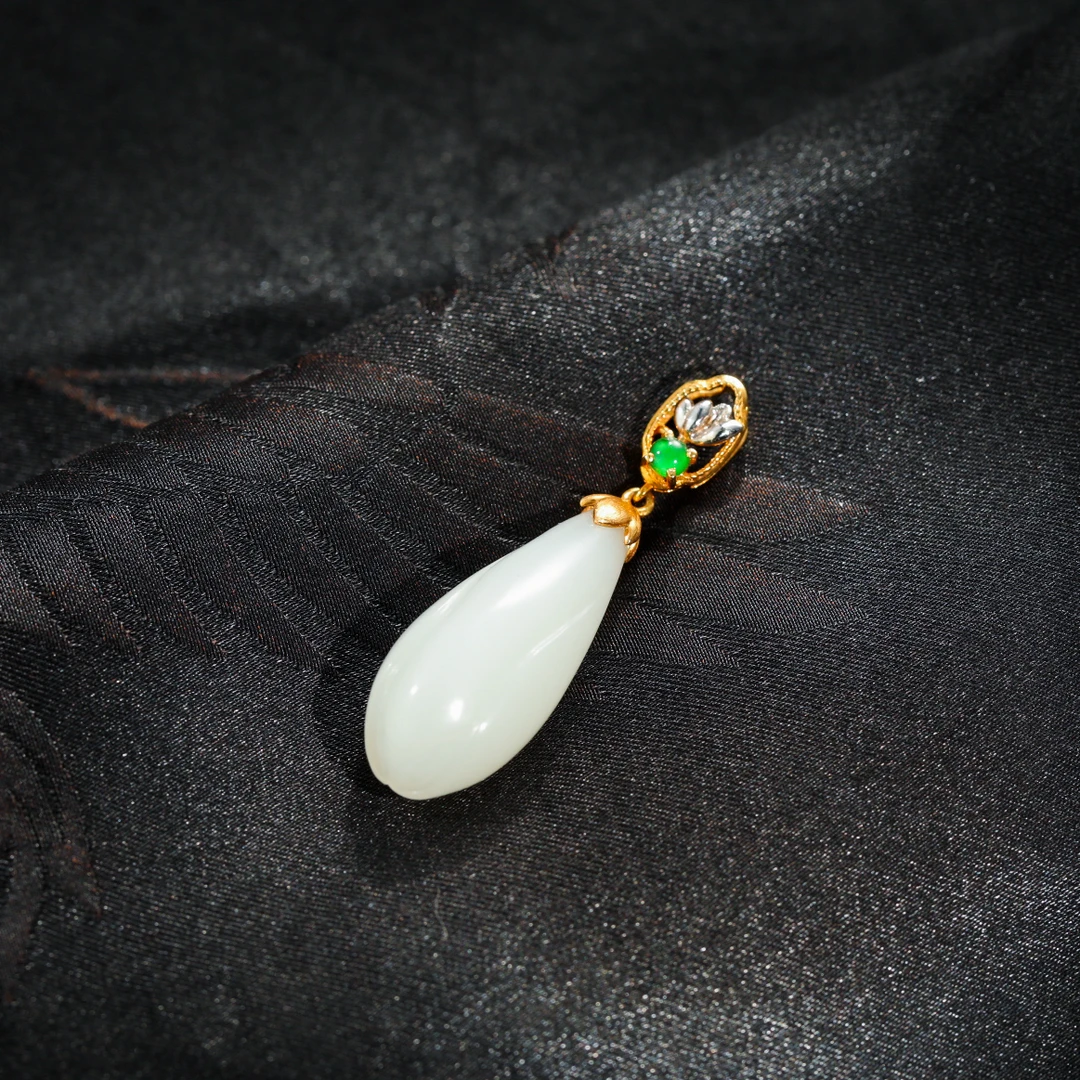 【意婵】《雅韵》18K金精工镶嵌顶俄高白和田玉羊脂白玉玉兰花-909811