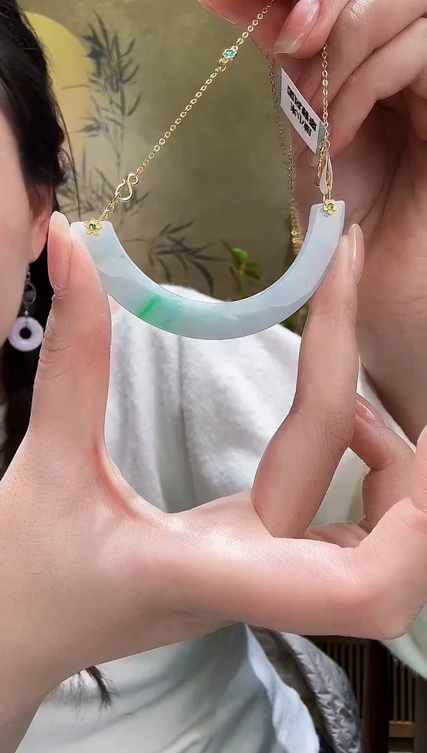 颈饰未镶嵌翡翠吊坠