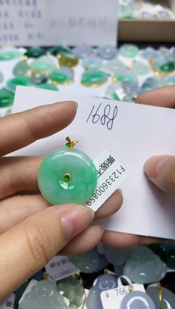 翡翠18K金镶嵌颈饰天然缅甸翡翠A货