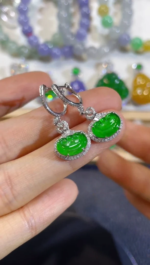 颈饰18K金镶嵌翡翠团购19