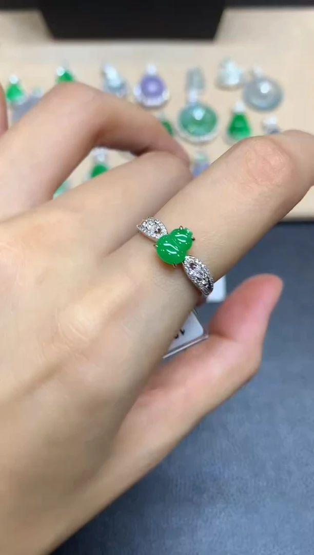 18K金镶嵌戒指翡翠葫芦【无服务费【48小时鉴赏期】