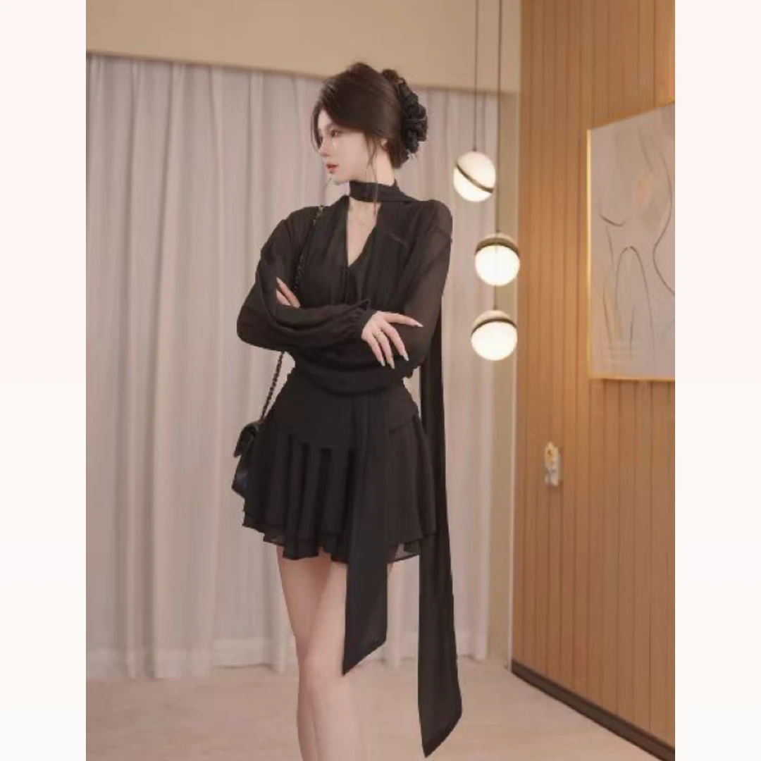 V领黑色连衣裙女夏2025新款复古短款百褶晕染雪纺裙57163