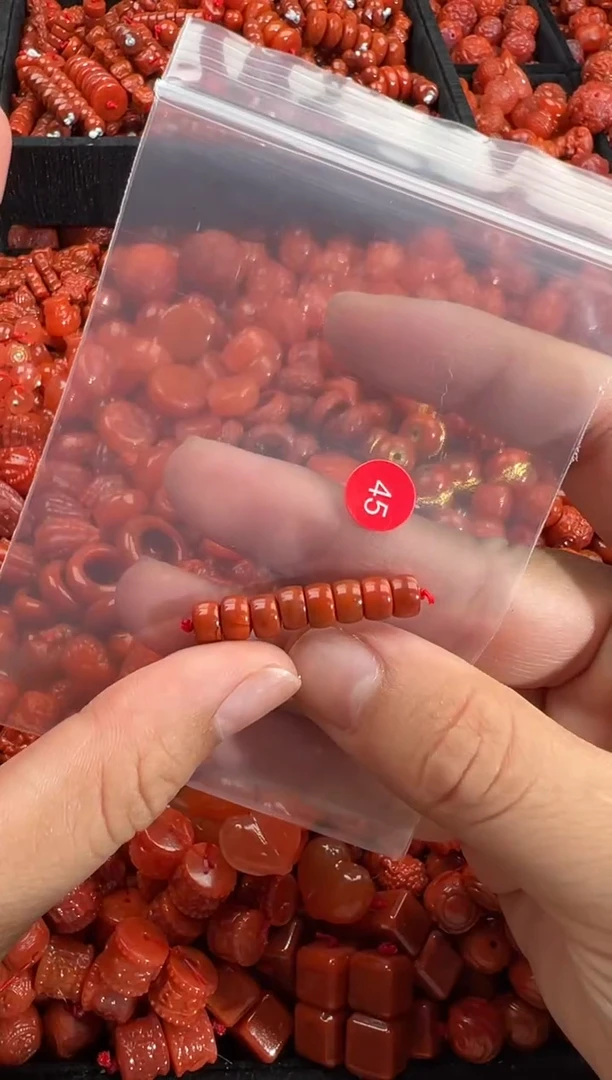 南红玛瑙未镶嵌颈饰1