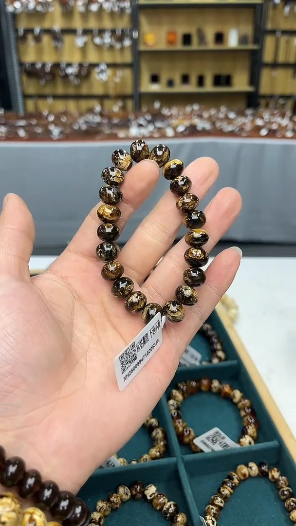 裸石琥珀未镶嵌月**面抚顺琥珀11+黑花多样性发其一