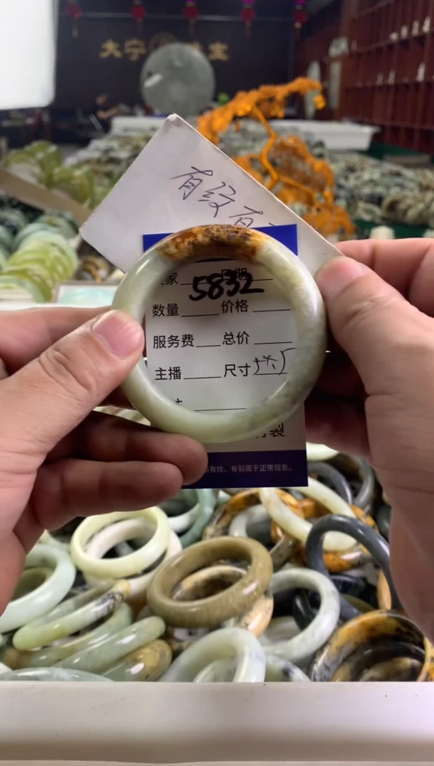 蛇纹石玉未镶嵌手镯5832