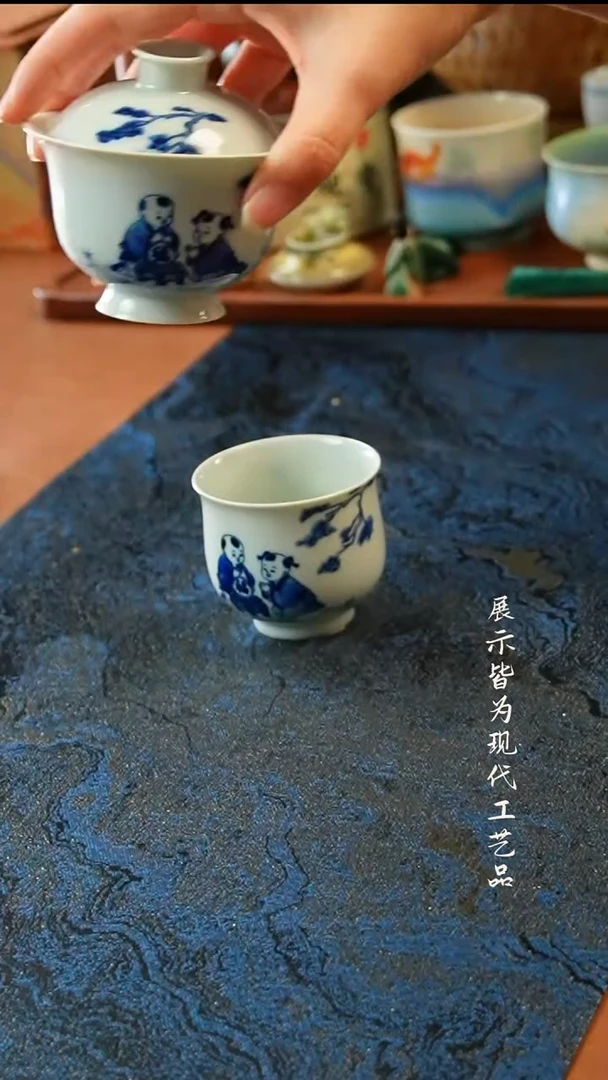 景德镇陶瓷童子手握杯
