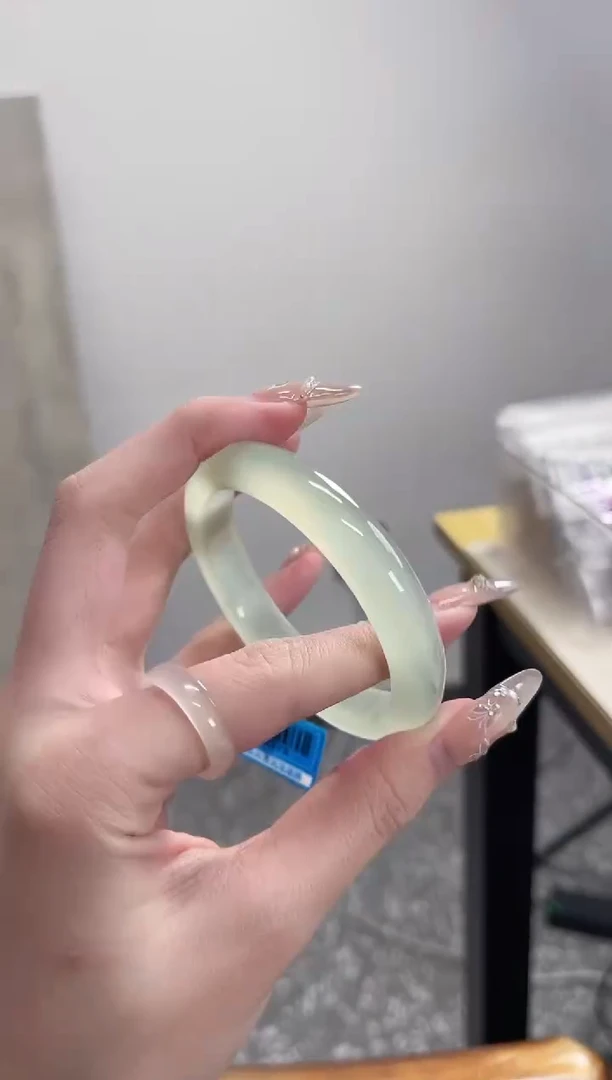 【闪购商品】玛瑙/玉髓手镯未镶嵌56圈