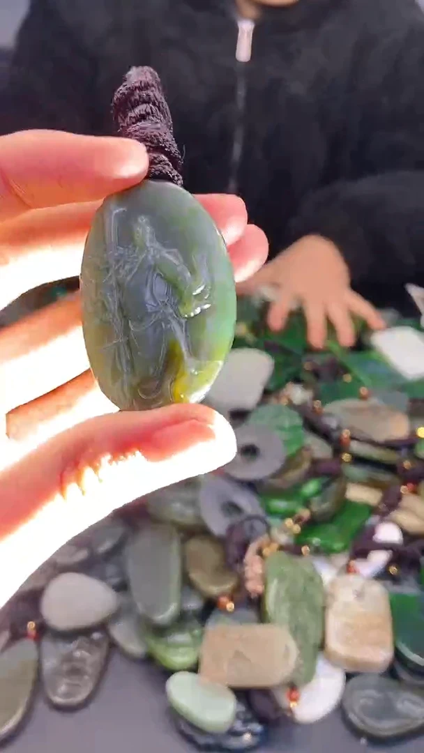 颈饰未镶嵌和田玉1