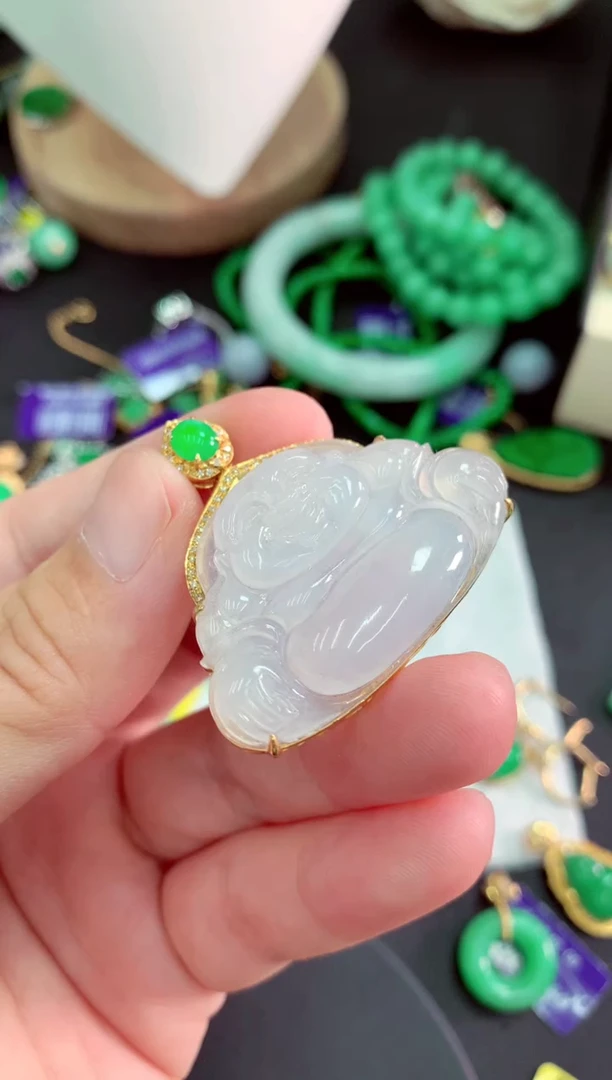 颈饰18K金镶嵌翡翠挂件