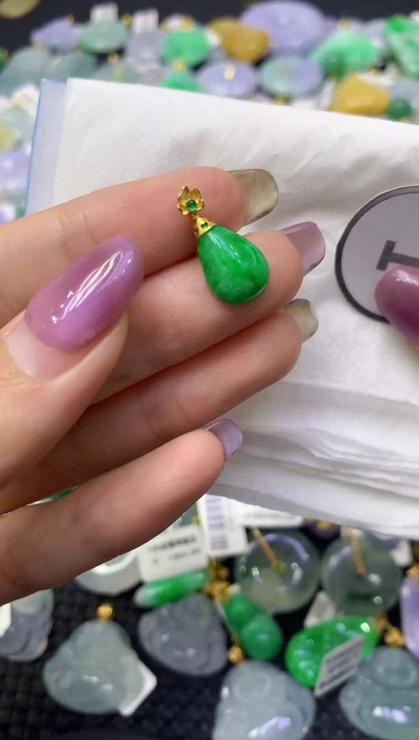 颈饰18K金镶嵌翡翠天然缅甸翡翠A货