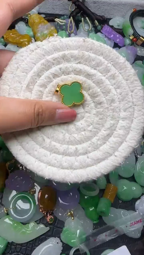 颈饰未镶嵌翡翠缅甸翡翠吊坠