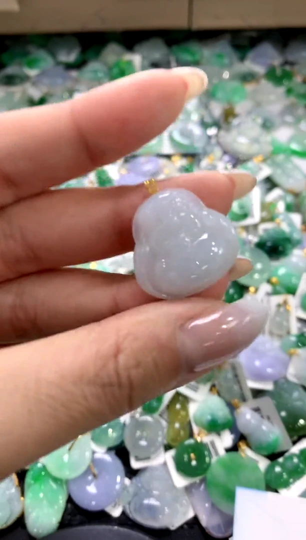 颈饰18K金镶嵌翡翠1111111111111111